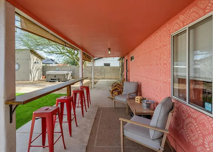Holiday home Oasis With Hot-tub And Putting Phoenix