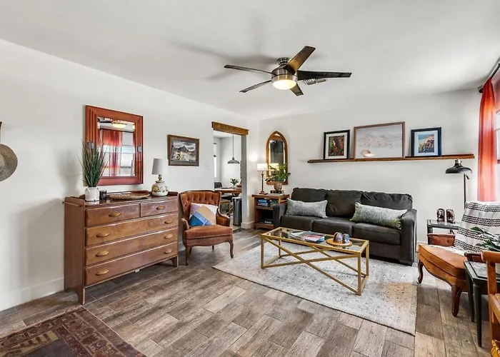 Holiday home Oasis With Hot-tub And Putting Phoenix