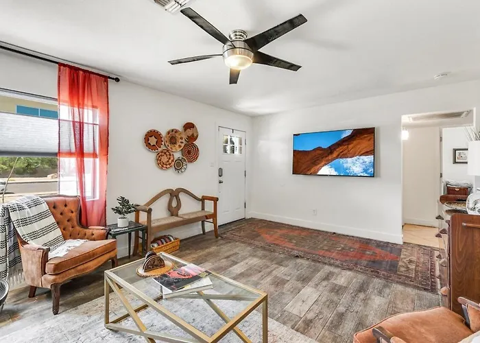 Oasis With Hot-tub And Putting Holiday home