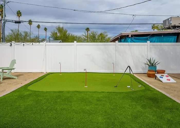 Oasis With Hot-tub And Putting Holiday home Phoenix