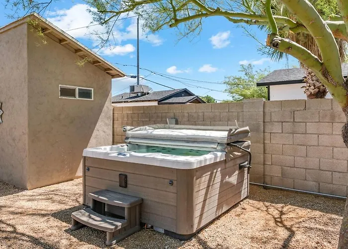 Oasis With Hot-tub And Putting * Phoenix